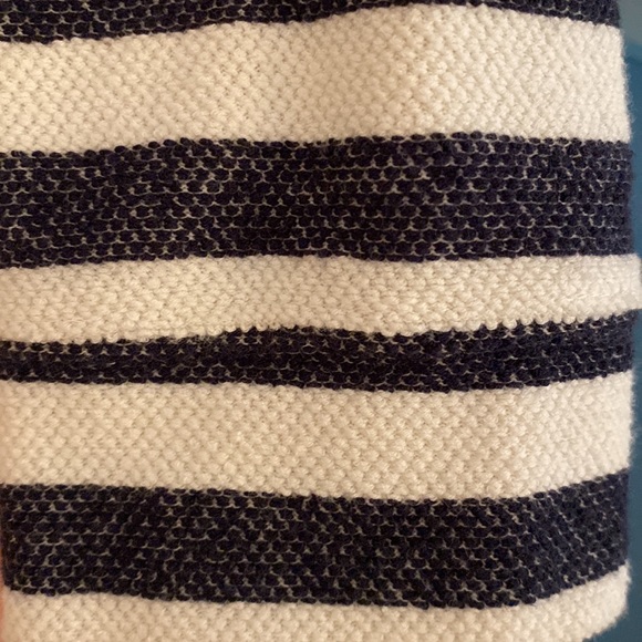 Long sleeve light weight pullover with built in blouse shirt tails. - Picture 5 of 5